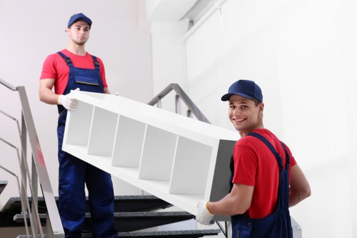 Moving van service helping a Kingston home relocation